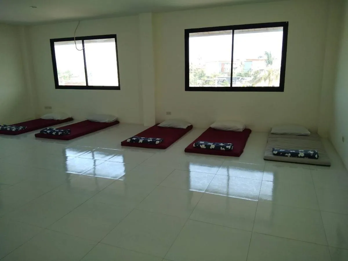Dee Dee Mansion Airport Apartment Nai Yang