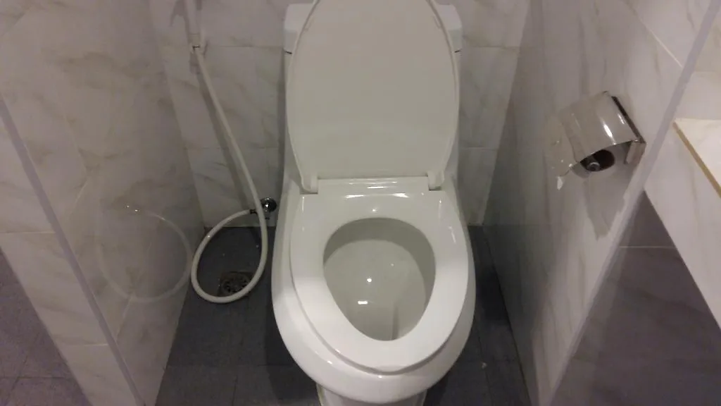 Dee Dee Mansion Airport Apartment Nai Yang
