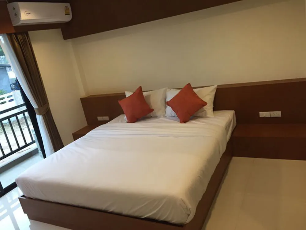 Dee Dee Mansion Airport Apartment Nai Yang