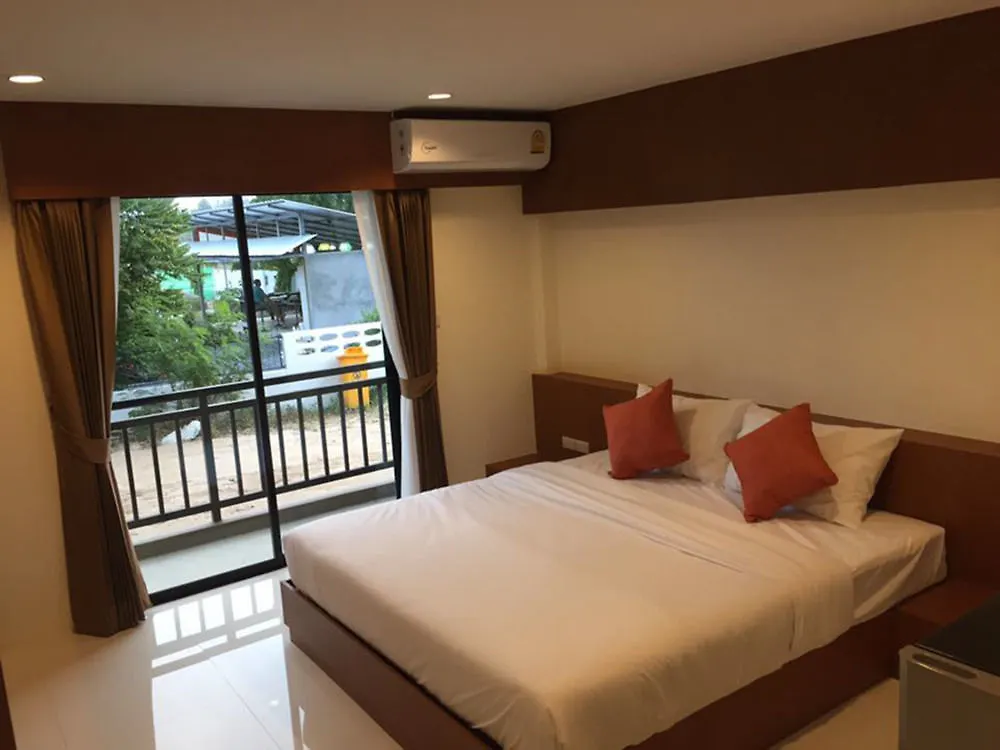 Dee Dee Mansion Airport Apartment Nai Yang Thailand