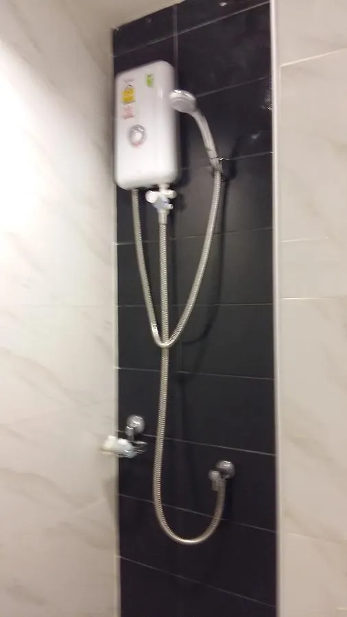 Dee Dee Mansion Airport Apartment Nai Yang
