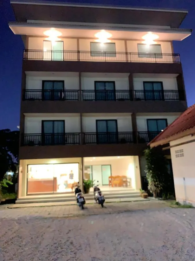 Dee Dee Mansion Airport Apartment Nai Yang