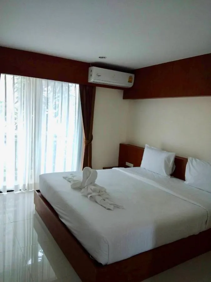 Dee Dee Mansion Airport Apartment Nai Yang